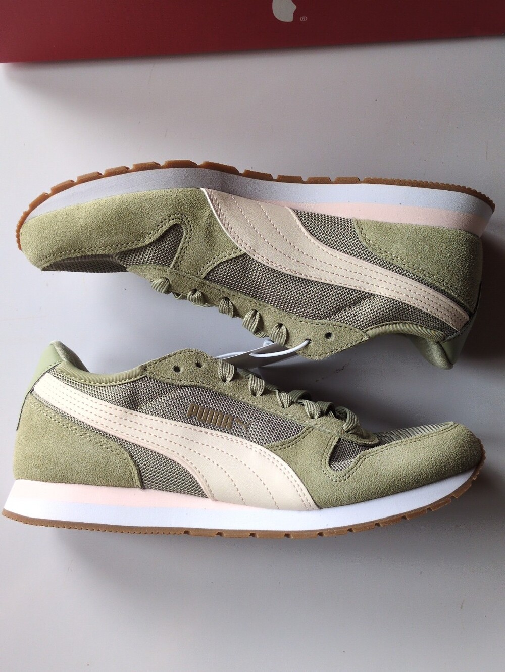 NIB Puma Womens Jogger Sneakers Athletic Shoes Sz 8.5 Leather Green Pink